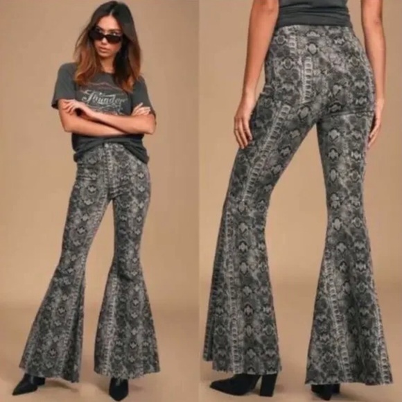 NWT We the Free Just Float On Flare Jeans - Picture 5 of 16